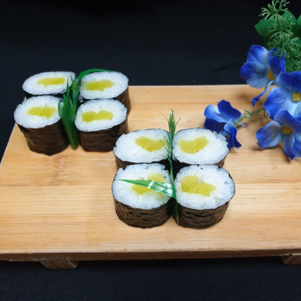 Pickled Yellow Raddish Roll